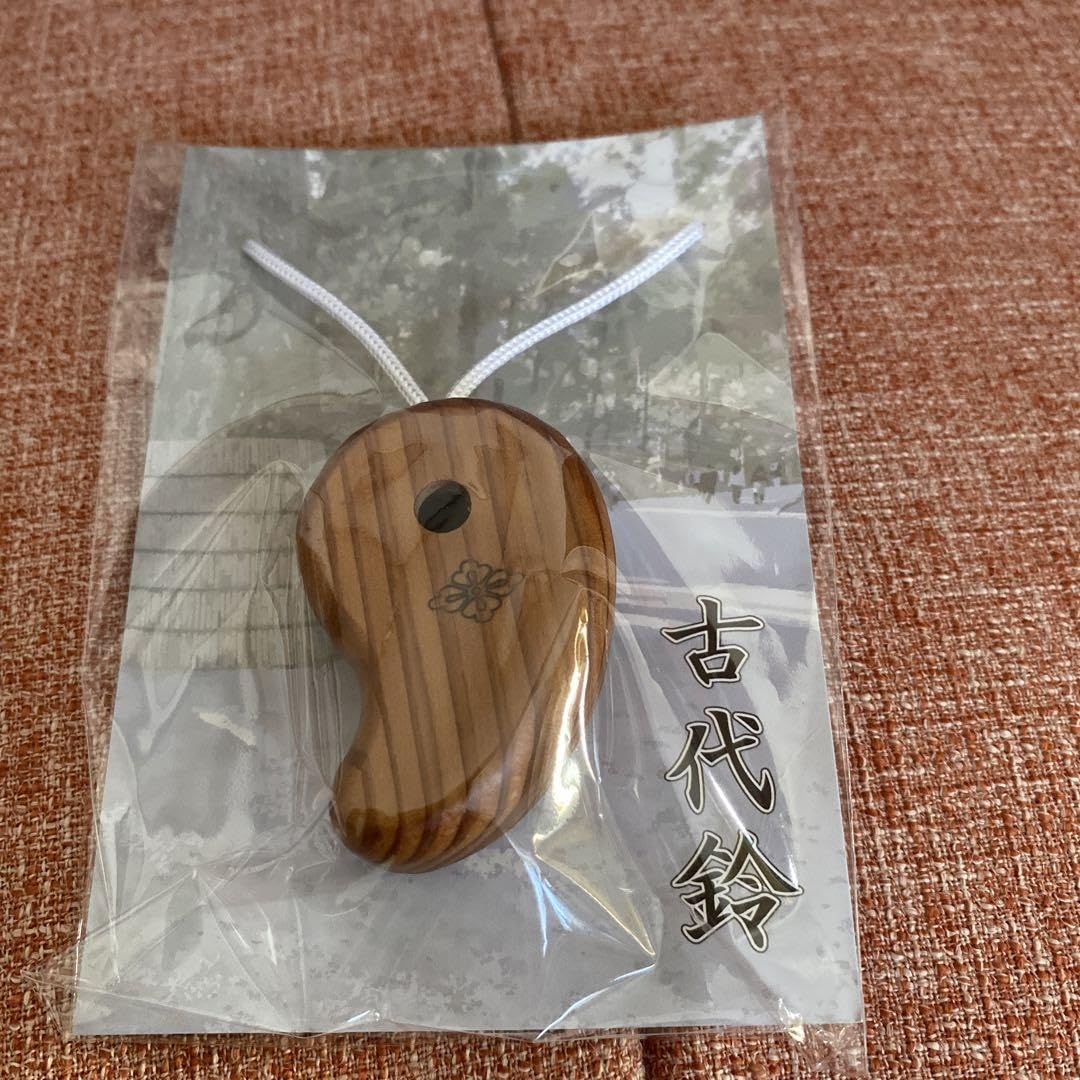 Amazon.co.jp: 伊勢神宮 勾玉 鈴 : おもちゃ